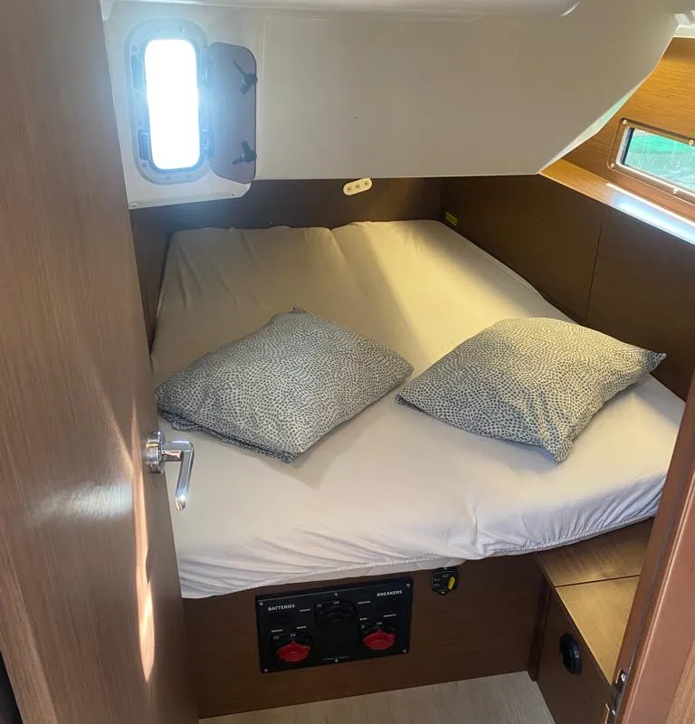 Cabin on Kiki, a Beneteau Oceanis 40.1 sailboat at Općina Rogoznica, Croatia