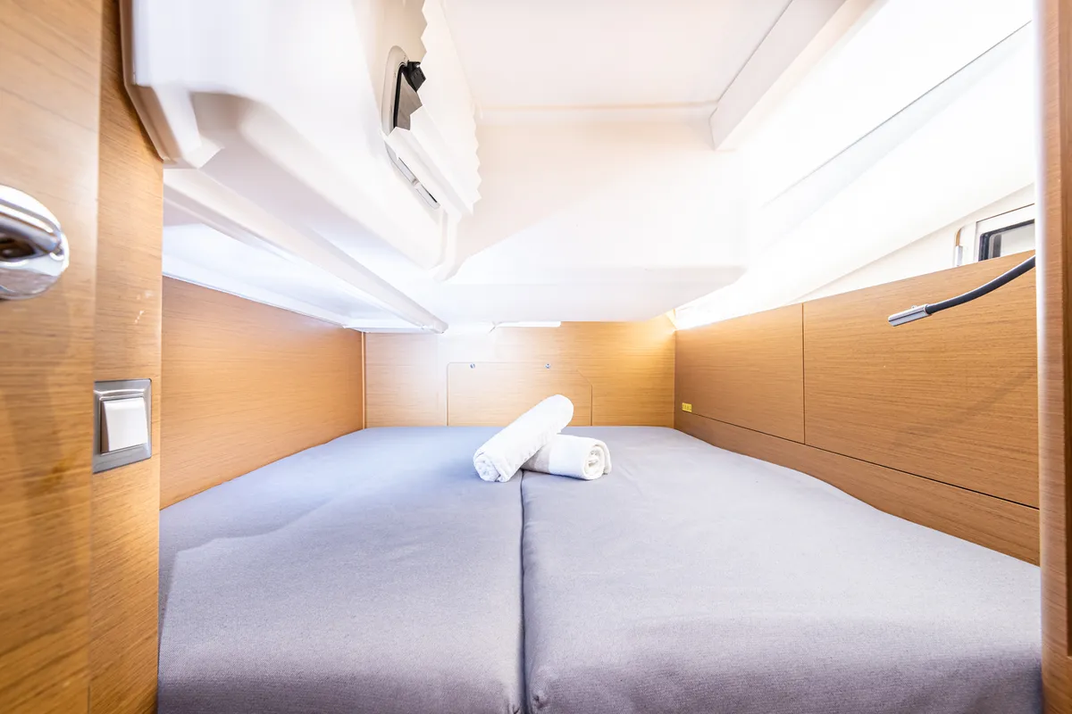 Cabin on Soulmates, a Jeanneau Sun Odyssey 440 sailboat at Athens, Greece