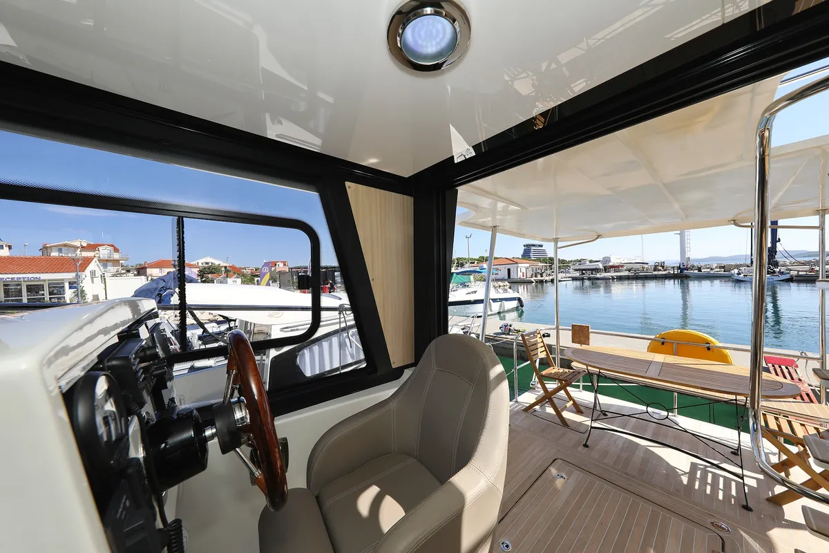 Salon of Batu, a Cobra Yachts Futura 40 Grand Horizon motor yacht at Grad Vodice, Croatia
