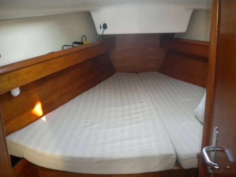 Cabin on Panic, a Jeanneau Sun Odyssey 40 sailboat at Athens, Marina Delta Kallithea, Greece