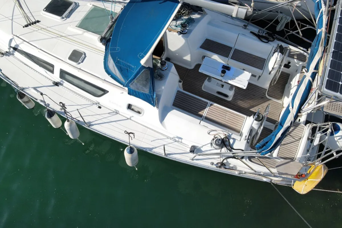 Salon of Panic, a Jeanneau Sun Odyssey 40 sailboat at Athens, Marina Delta Kallithea, Greece