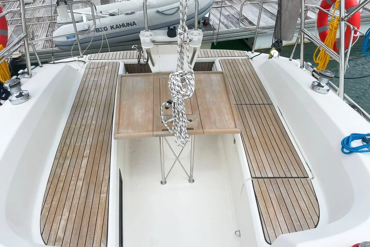 Salon of Big Kahuna, a Bavaria Cruiser 32 sailboat at Mai Khao, Thailand
