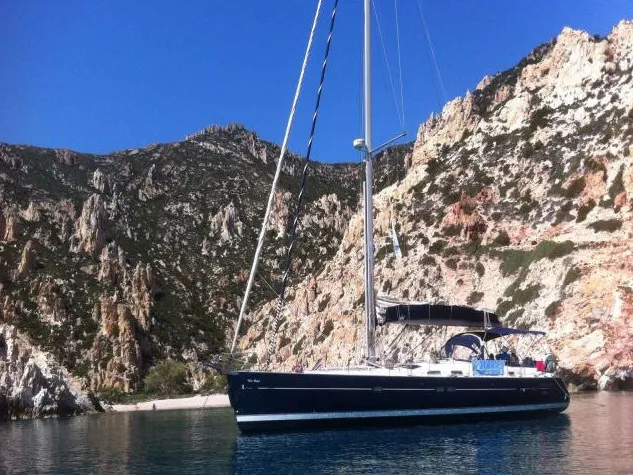 Exterior view of Blue Magic, a Beneteau Oceanis 523 sailboat at Απολλωνία, Greece