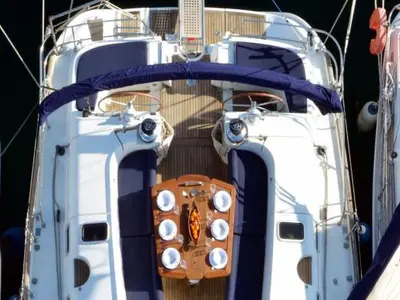 Cockpit of Blue Magic, a Beneteau Oceanis 523 sailboat at Απολλωνία, Greece
