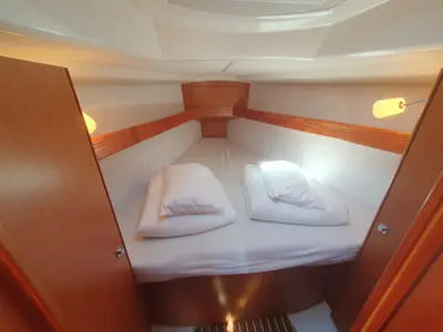 Cabin on Baltazar, a Bavaria Cruiser 34 sailboat at Općina Pakoštane, Croatia