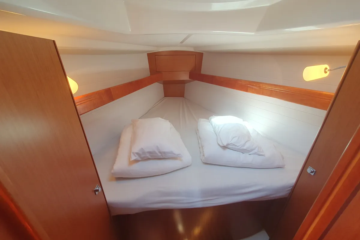 Cabin on Baltazar, a Bavaria Cruiser 34 sailboat at Općina Pakoštane, Croatia