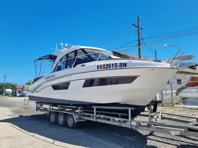 Bella Vista, a Beneteau Antares 9 motorboat at Grad Pula, Croatia