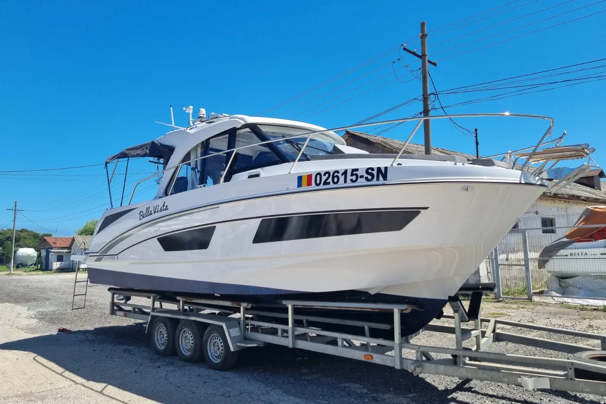 Bella Vista, a Beneteau Antares 9 motorboat at Grad Pula, Croatia