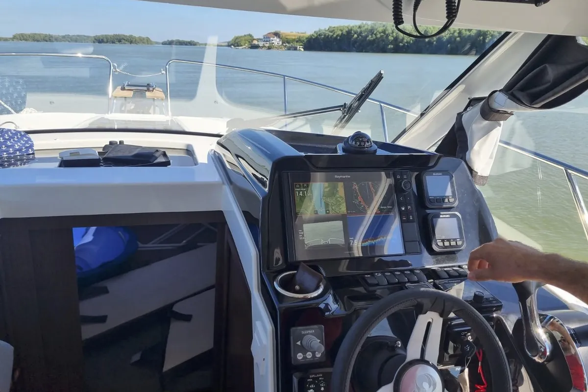 Bella Vista, a Beneteau Antares 9 motorboat at Grad Pula, Croatia
