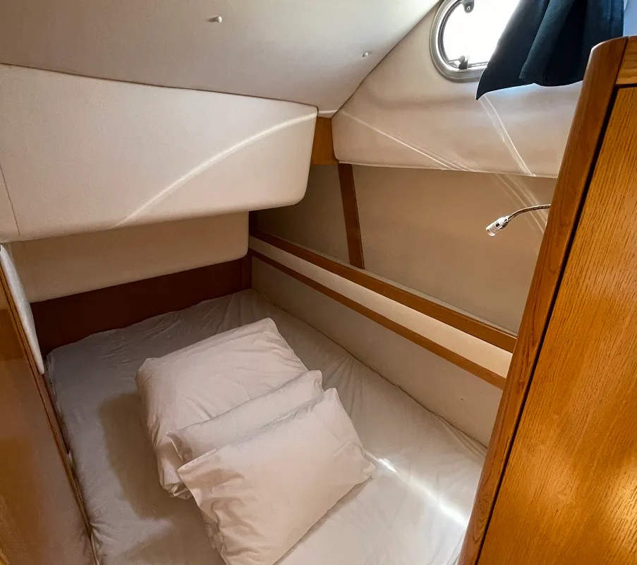 Cabin on Vella, a SAS - Vektor Adria 1002 Vektor motorboat at Sukošan, Croatia