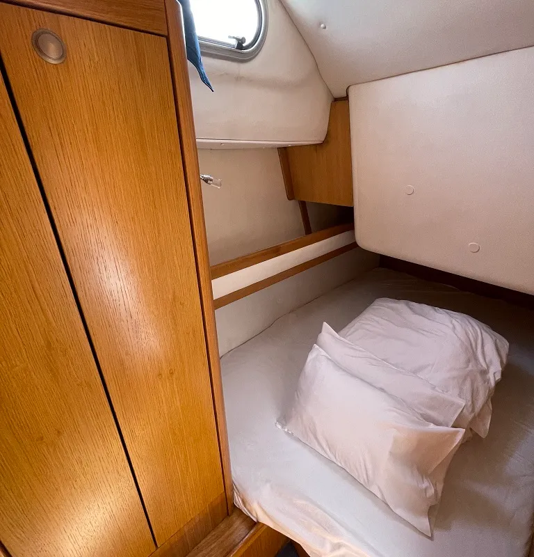 Cabin on Vella, a SAS - Vektor Adria 1002 Vektor motorboat at Sukošan, Croatia
