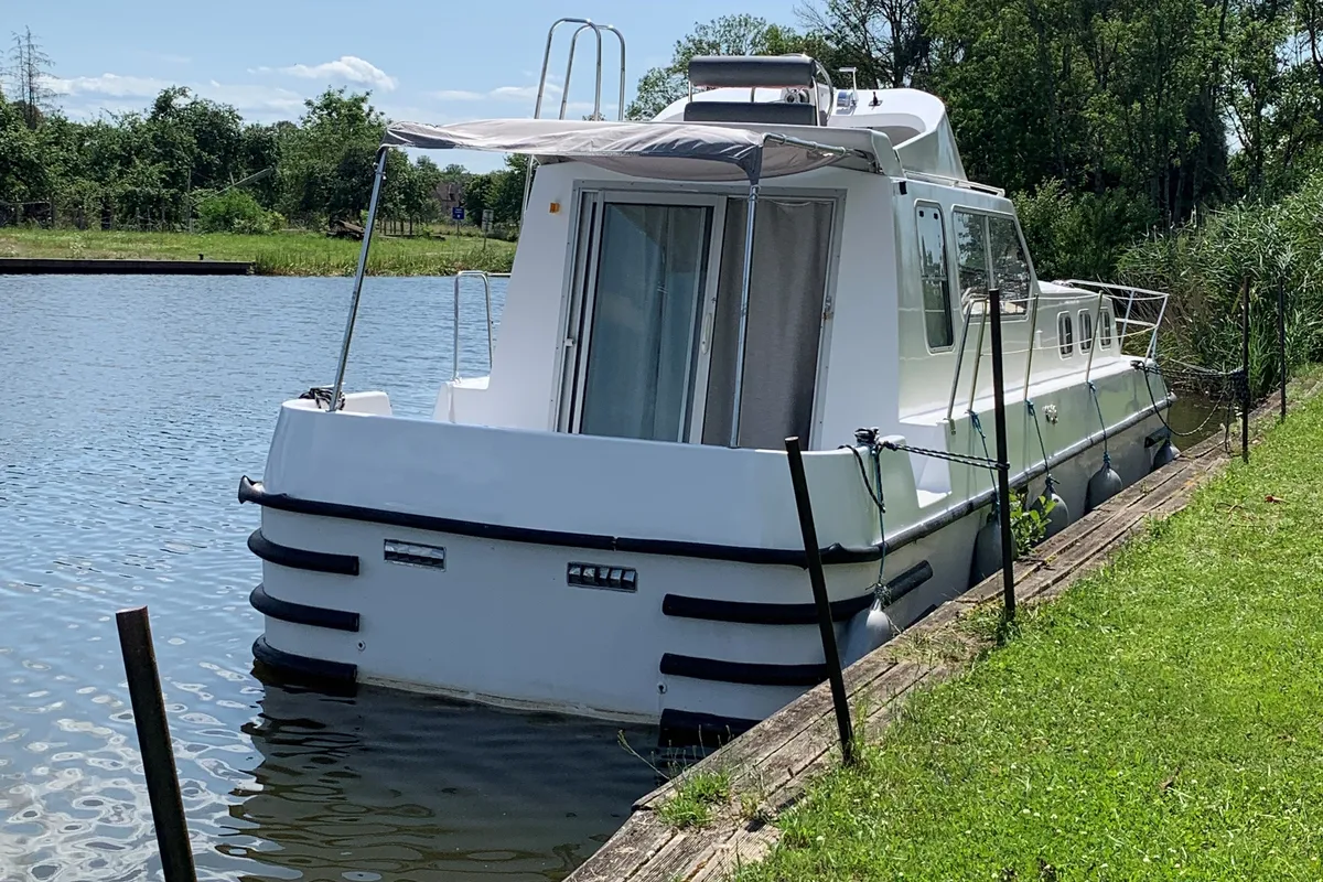 2404, a Triton 1050 motorboat at Mittersheim, France