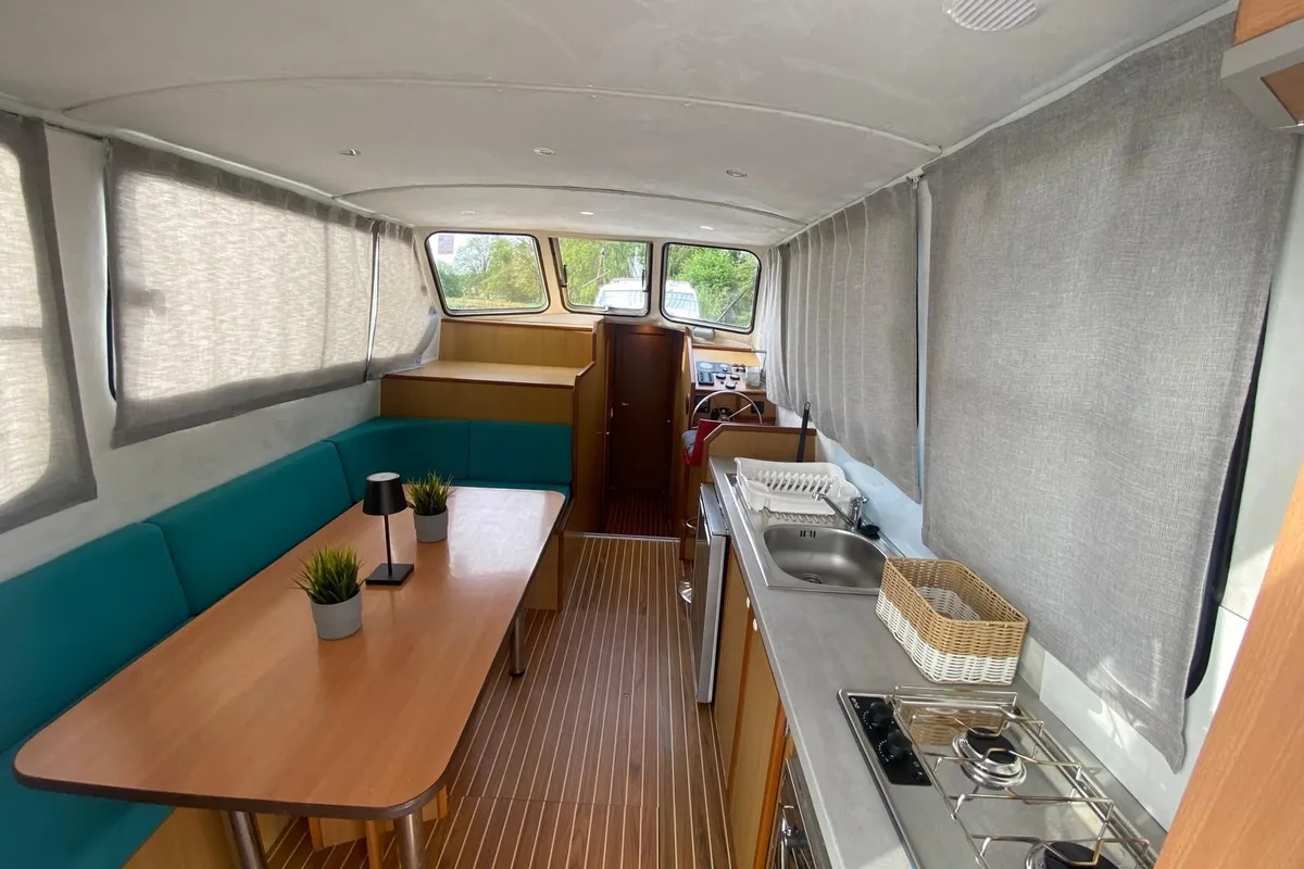2404, a Triton 1050 motorboat at Mittersheim, France
