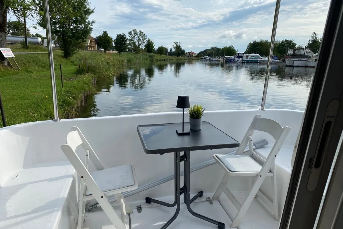 2404, a Triton 1050 motorboat at Mittersheim, France