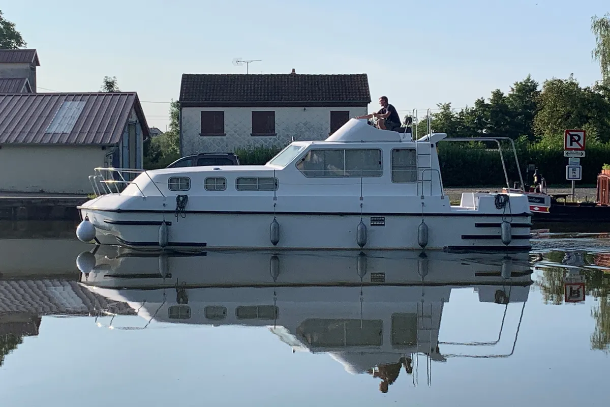 2404, a Triton 1050 motorboat at Mittersheim, France