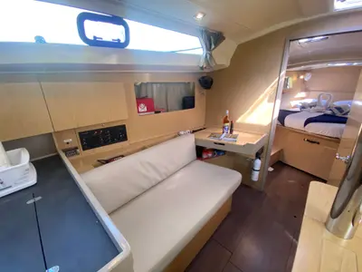 Salon of Take a bow, a Beneteau Oceanis 411 sailboat at Road Town, British Virgin Islands