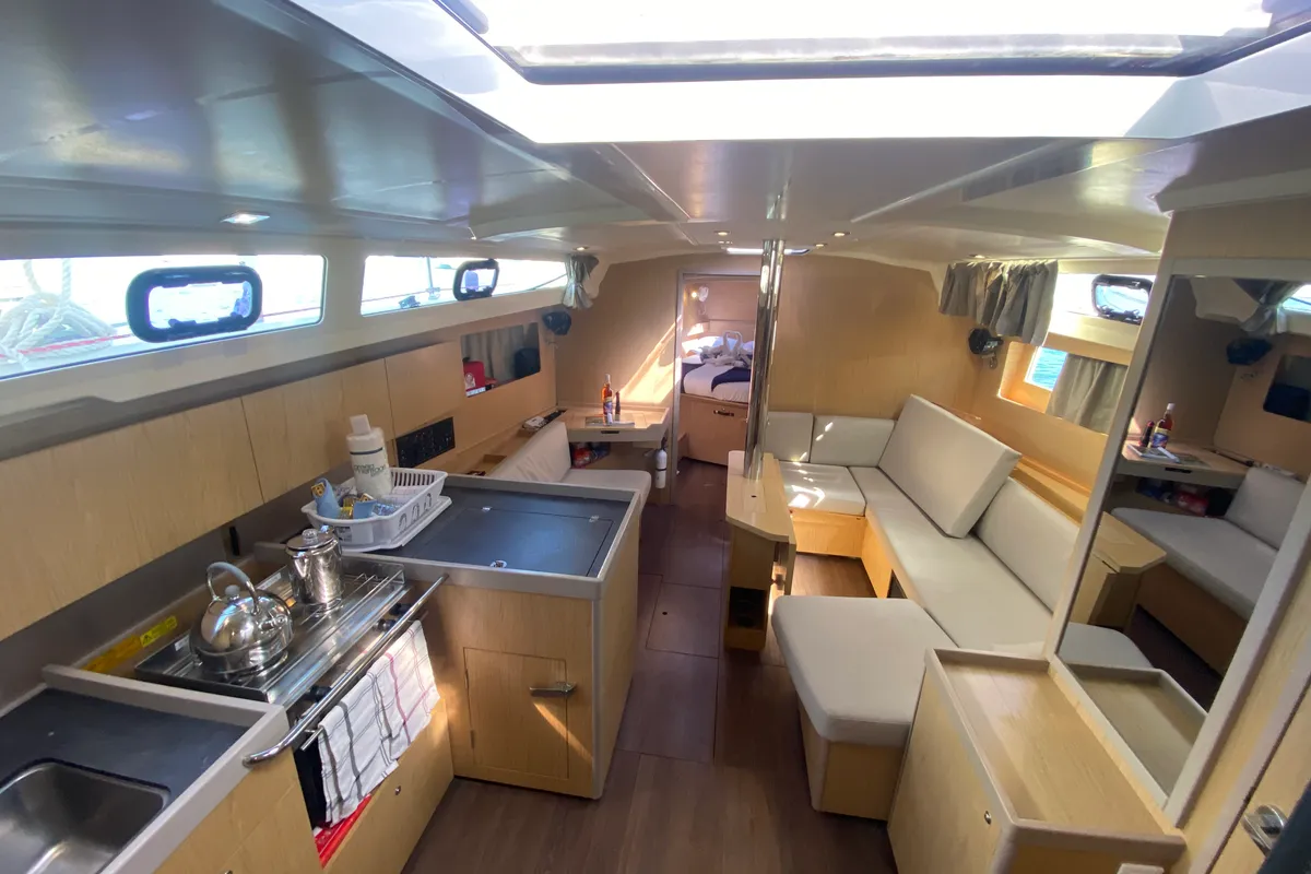 Salon of Take a bow, a Beneteau Oceanis 411 sailboat at Road Town, British Virgin Islands