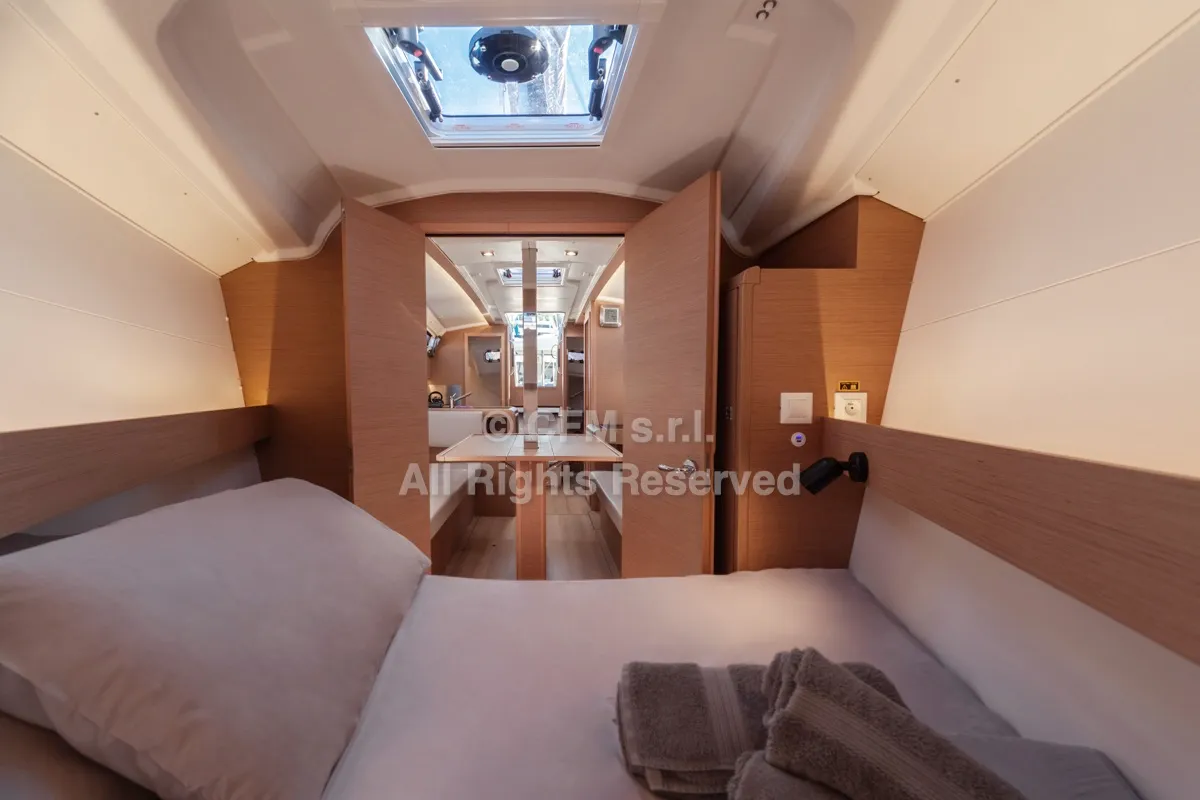 Cabin on Marsiglia, a Jeanneau Sun Odyssey 349 sailboat at Capo d'Orlando, Italy
