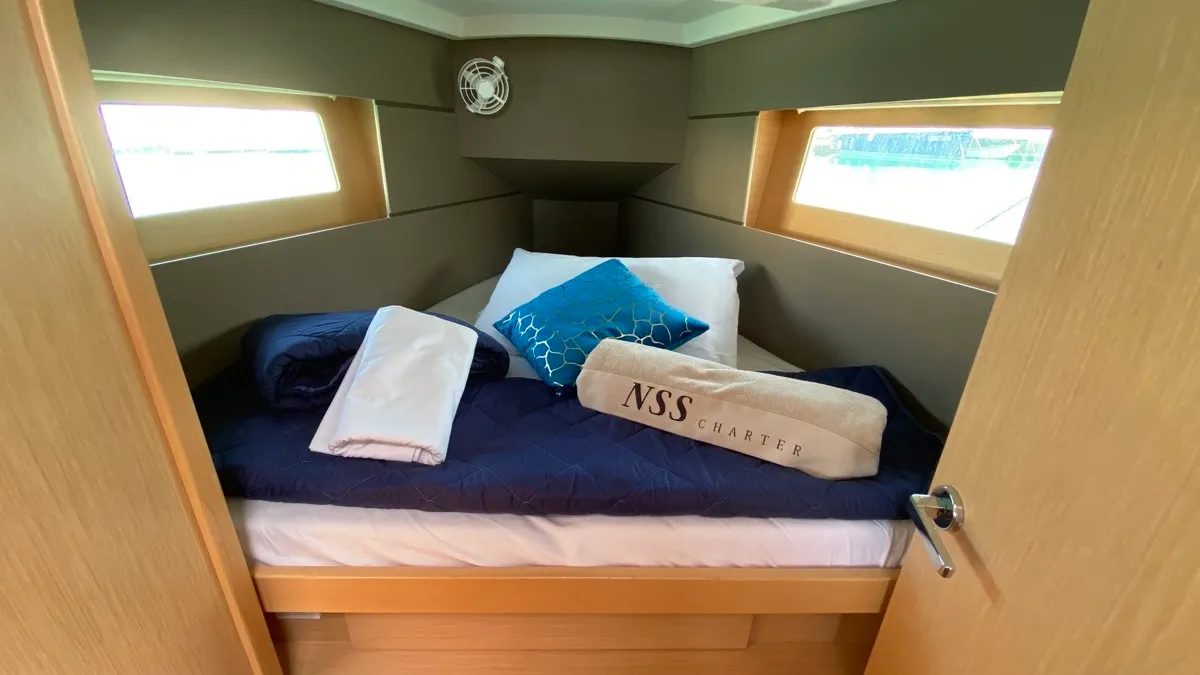 Cabin on Nodus, a Beneteau Oceanis 35.1 sailboat at Rosignano Solvay, Italy