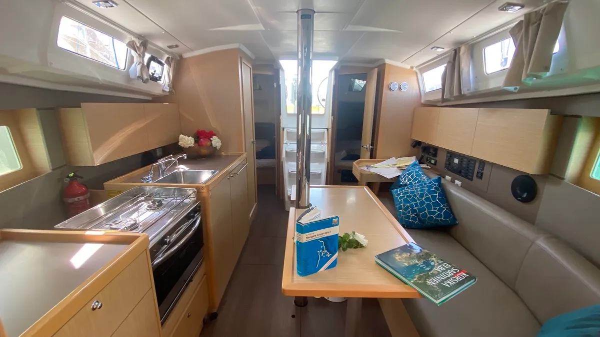 Cabin on Nodus, a Beneteau Oceanis 35.1 sailboat at Rosignano Solvay, Italy