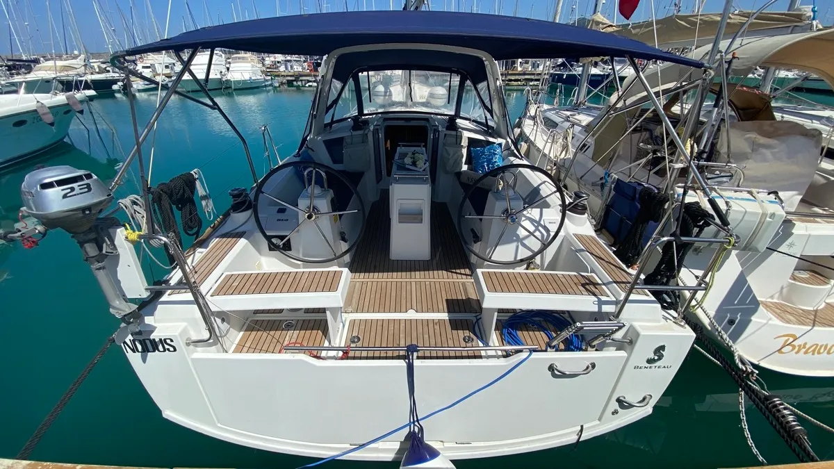 Salon of Nodus, a Beneteau Oceanis 35.1 sailboat at Rosignano Solvay, Italy