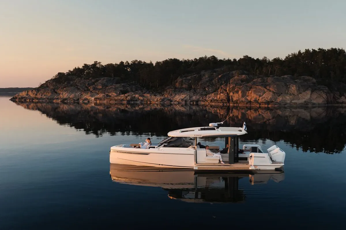 Exterior view of Tai 77, a Saxdor 400 GTO motorboat at Općina Sukošan, Croatia