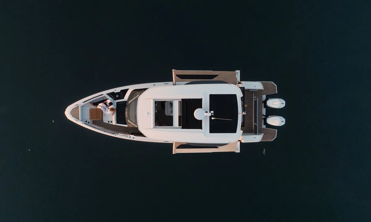 Exterior view of Tai 77, a Saxdor 400 GTO motorboat at Općina Sukošan, Croatia