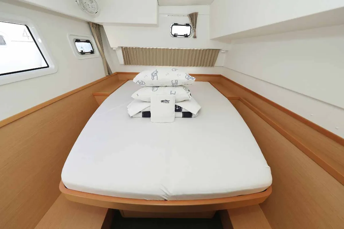 Cabin on Jaloco, a Lagoon 42 catamaran at Murter, Croatia
