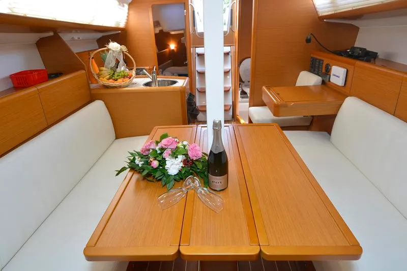 Salon of Hasta Siempre, a Jeanneau Sun Odyssey 33i sailboat at Dubrovnik, Croatia