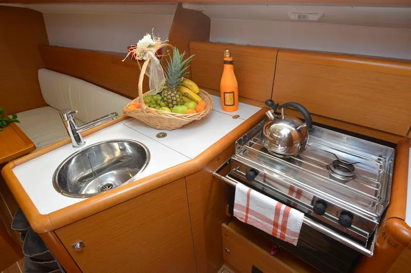 Salon of Hasta Siempre, a Jeanneau Sun Odyssey 33i sailboat at Dubrovnik, Croatia