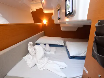 Cabin on Hasta Siempre, a Jeanneau Sun Odyssey 33i sailboat at Dubrovnik, Croatia