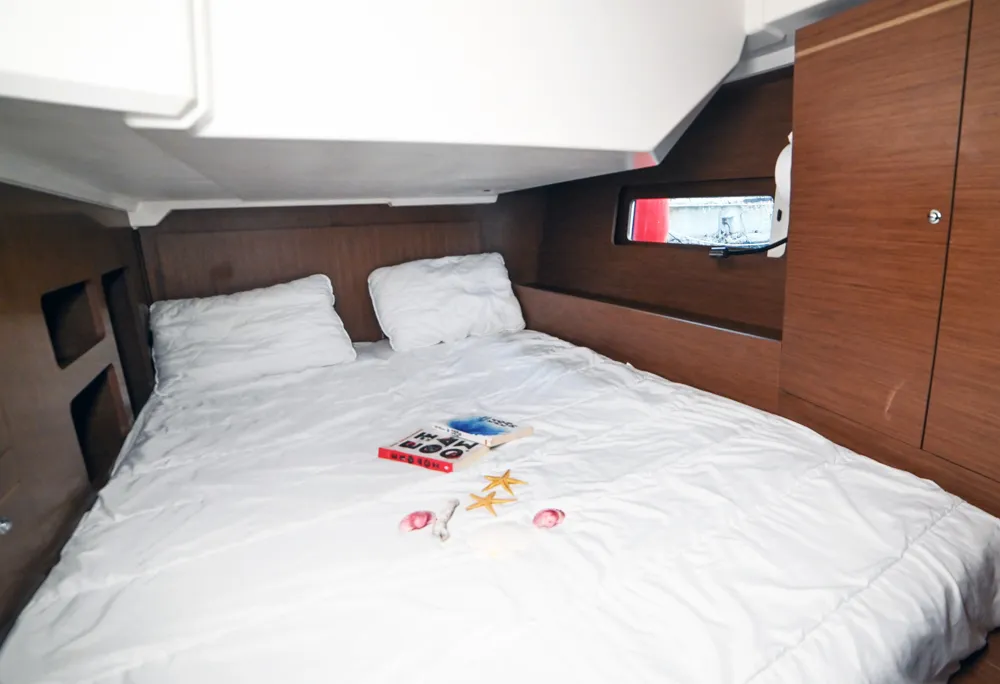 Cabin on Andiamo, a Beneteau Oceanis 46.1 sailboat at Athens, Greece