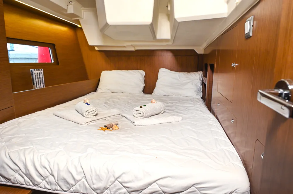 Cabin on Andiamo, a Beneteau Oceanis 46.1 sailboat at Athens, Greece