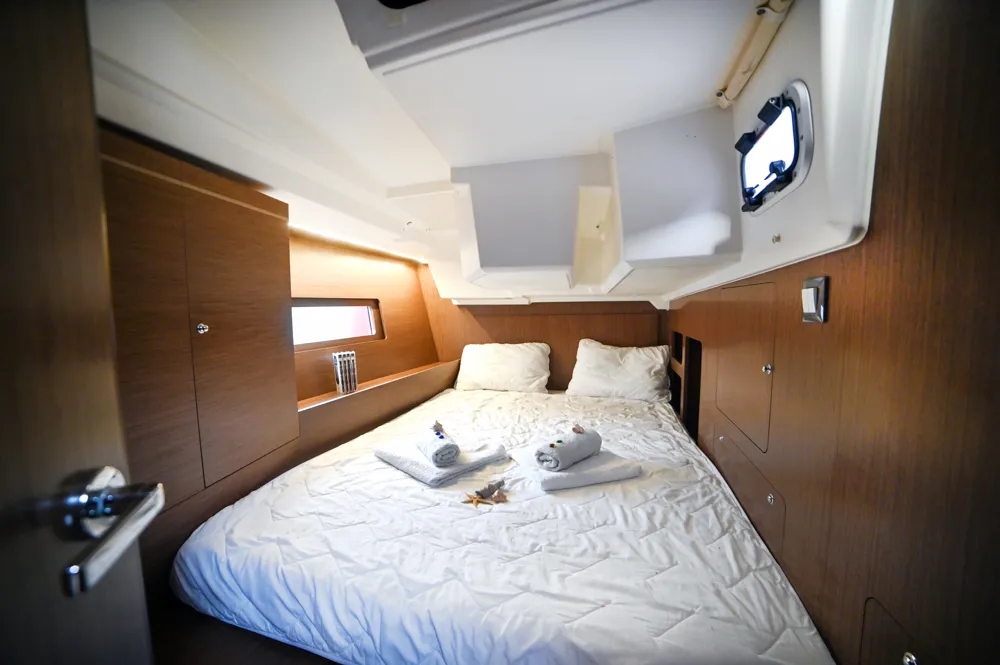 Cabin on Andiamo, a Beneteau Oceanis 46.1 sailboat at Athens, Greece