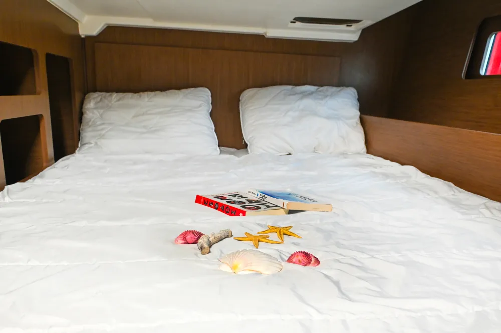 Cabin on Andiamo, a Beneteau Oceanis 46.1 sailboat at Athens, Greece