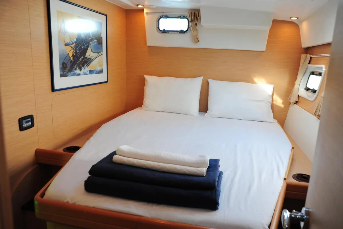 Cabin on Amelia, a Lagoon 420 catamaran at Volos, Greece
