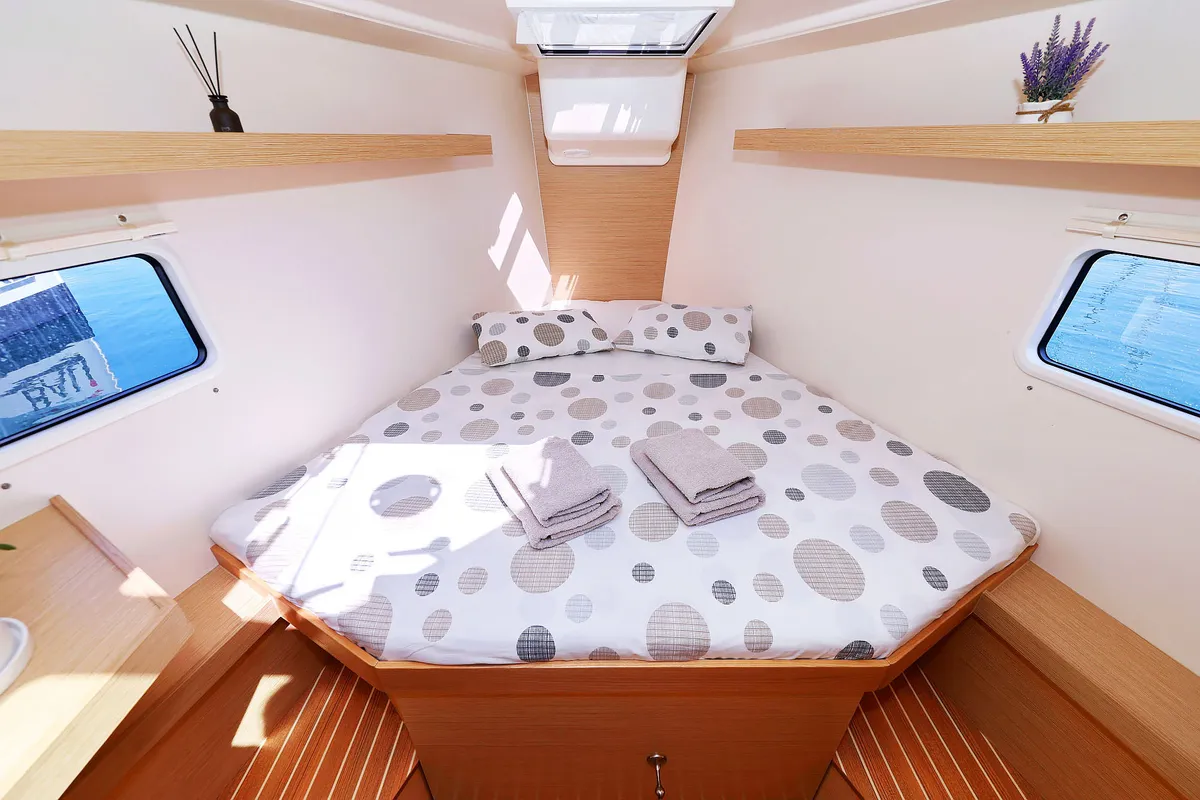 Cabin on Quintessence, a Hanse 418 sailboat at Općina Sukošan, Croatia