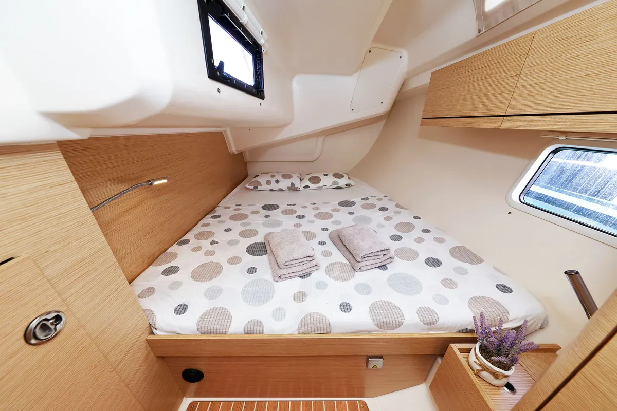 Cabin on Quintessence, a Hanse 418 sailboat at Općina Sukošan, Croatia