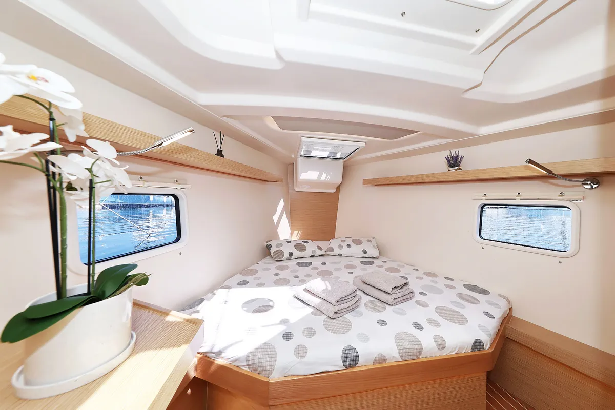 Cabin on Quintessence, a Hanse 418 sailboat at Općina Sukošan, Croatia