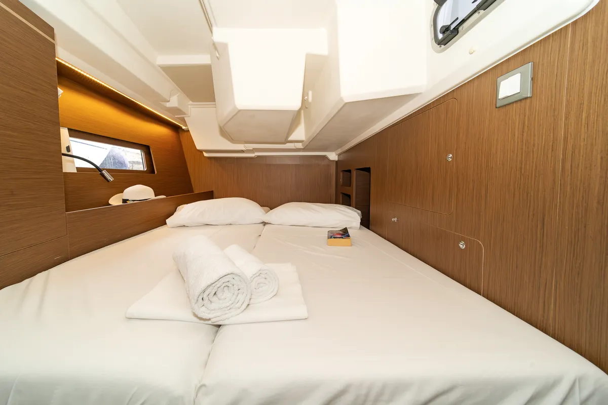 Cabin on Joanna, a Beneteau Oceanis 46.1 sailboat at Volos, Greece