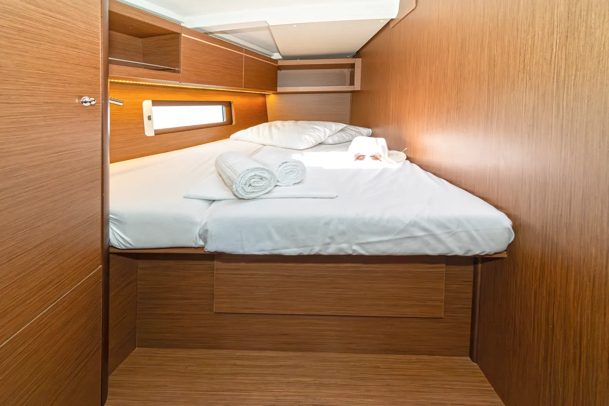 Cabin on Joanna, a Beneteau Oceanis 46.1 sailboat at Volos, Greece