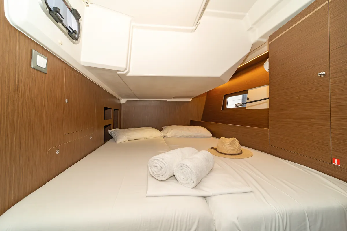 Cabin on Joanna, a Beneteau Oceanis 46.1 sailboat at Volos, Greece