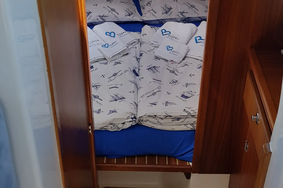 Cabin on Danora, a SAS - Vektor Adria Event 850 motorboat at Biograd na Moru, Croatia