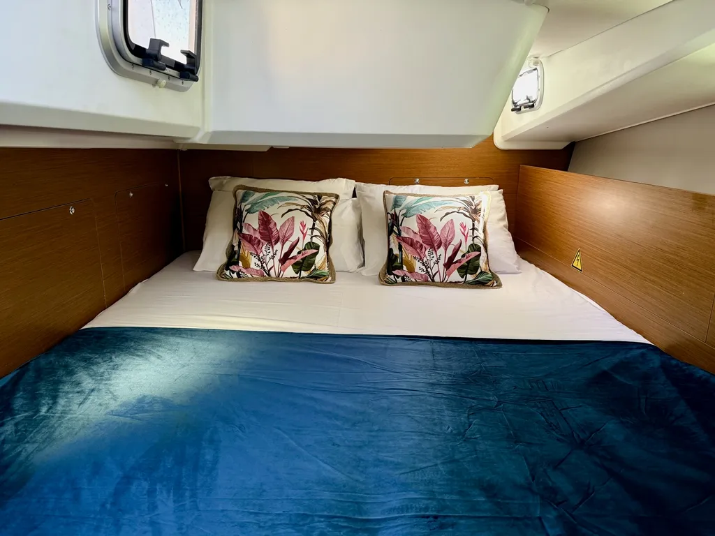 Cabin on Yada, a Jeanneau Sun Odyssey 490 sailboat at Marpissa, Greece