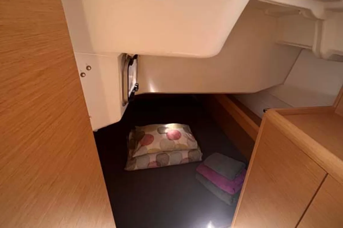 Cabin on Marie, a Jeanneau Sun Odyssey 389 sailboat at Felanitx, Spain