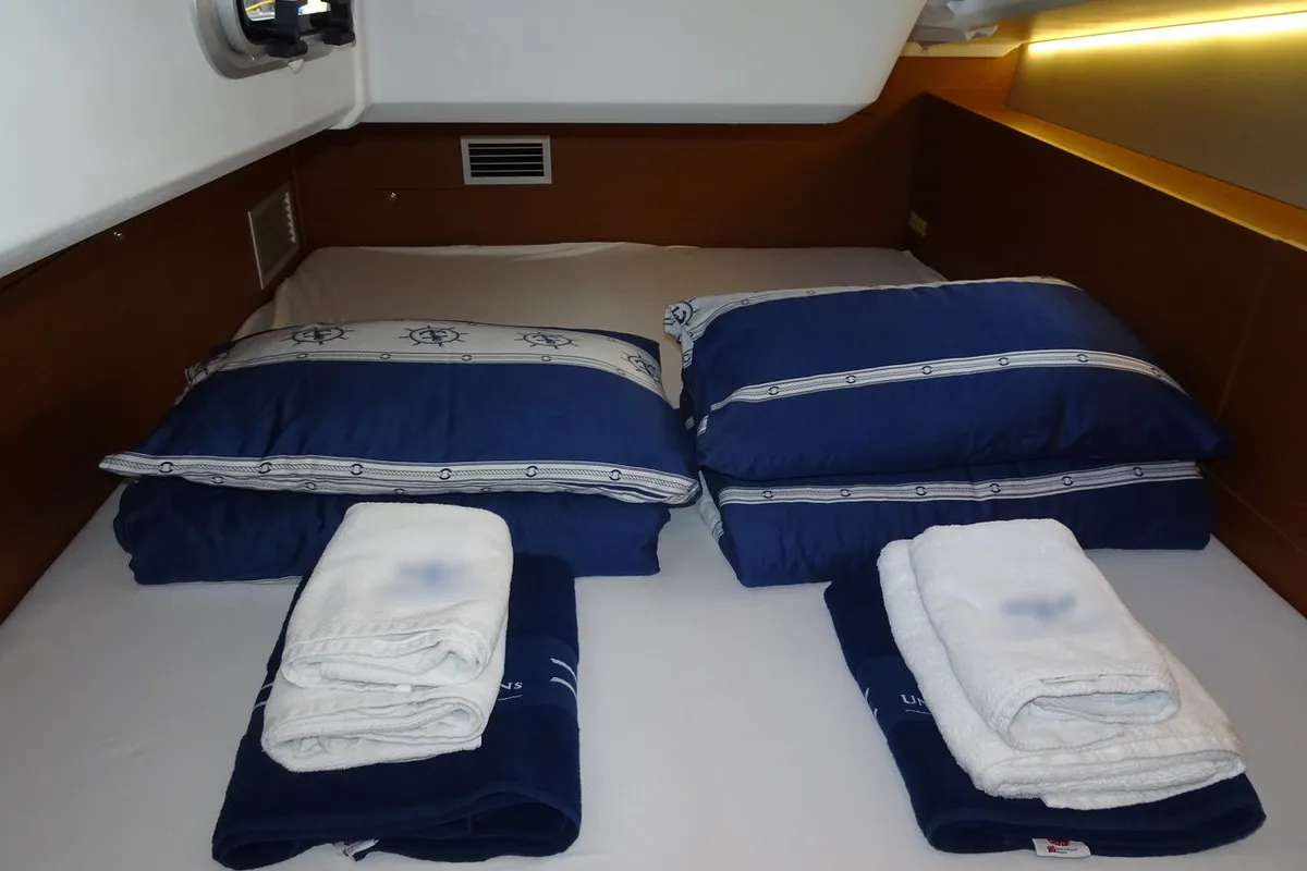 Cabin on Alfader, a Jeanneau Sun Odyssey 490 sailboat at Primošten, Croatia