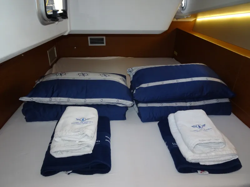 Cabin on Alfader, a Jeanneau Sun Odyssey 490 sailboat at Primošten, Croatia