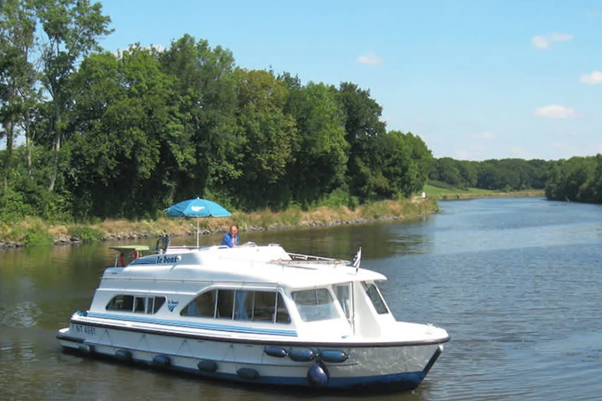Exterior view of Tango, a Cygnet Tango motorboat at Frankfort, United States