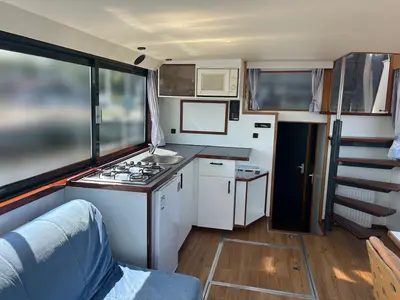 Galley of De Drait Safari Houseboat 1050, a motorboat at Drachten, Netherlands
