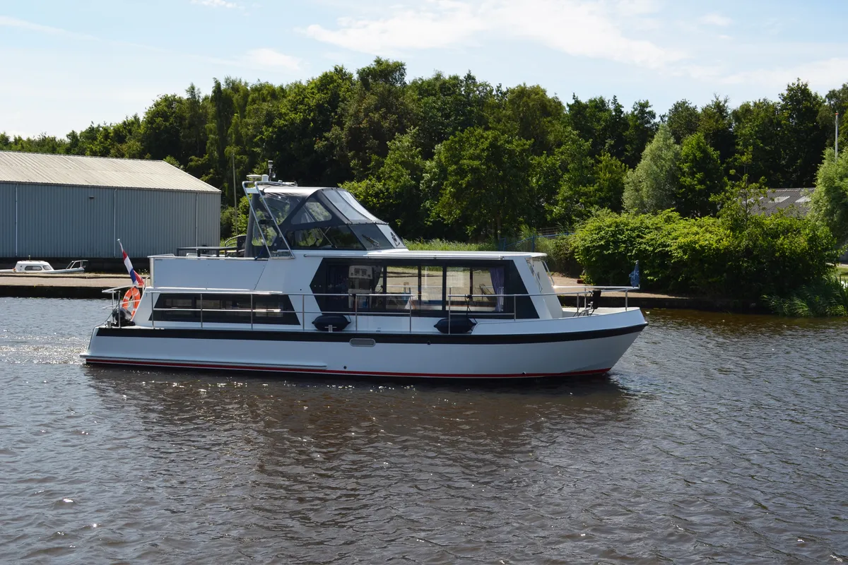 Exterior view of De Drait Safari Houseboat 1050, a motorboat at Drachten, Netherlands
